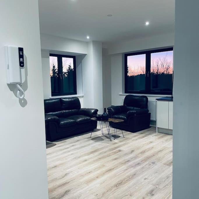 New One Bedroom Luxury Apartment In 솔리헐 외부 사진