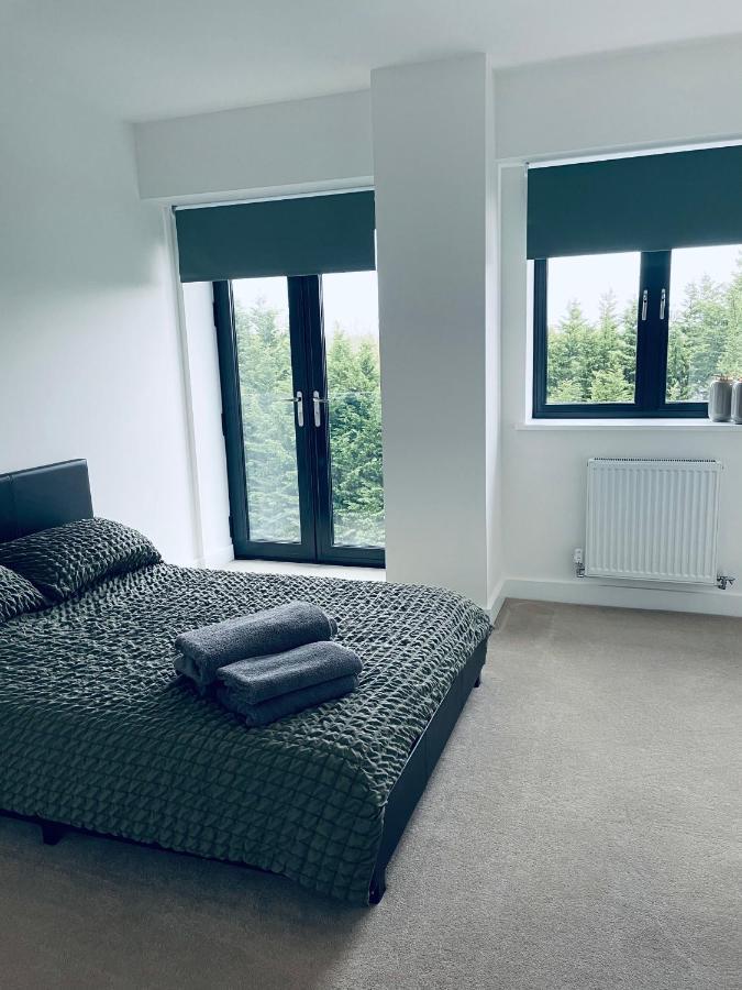 New One Bedroom Luxury Apartment In 솔리헐 외부 사진